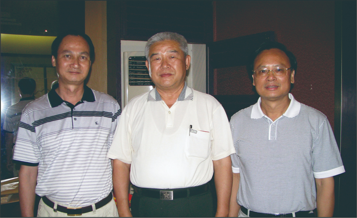 廣西區(qū)發(fā)改委領(lǐng)導(dǎo)陪同中國(guó)人民解放軍總參謀部政治部主任賈雪陽(yáng)軍（照片中）到公司實(shí)地考察，并給予“好安節(jié)電器”高度評(píng)價(jià)